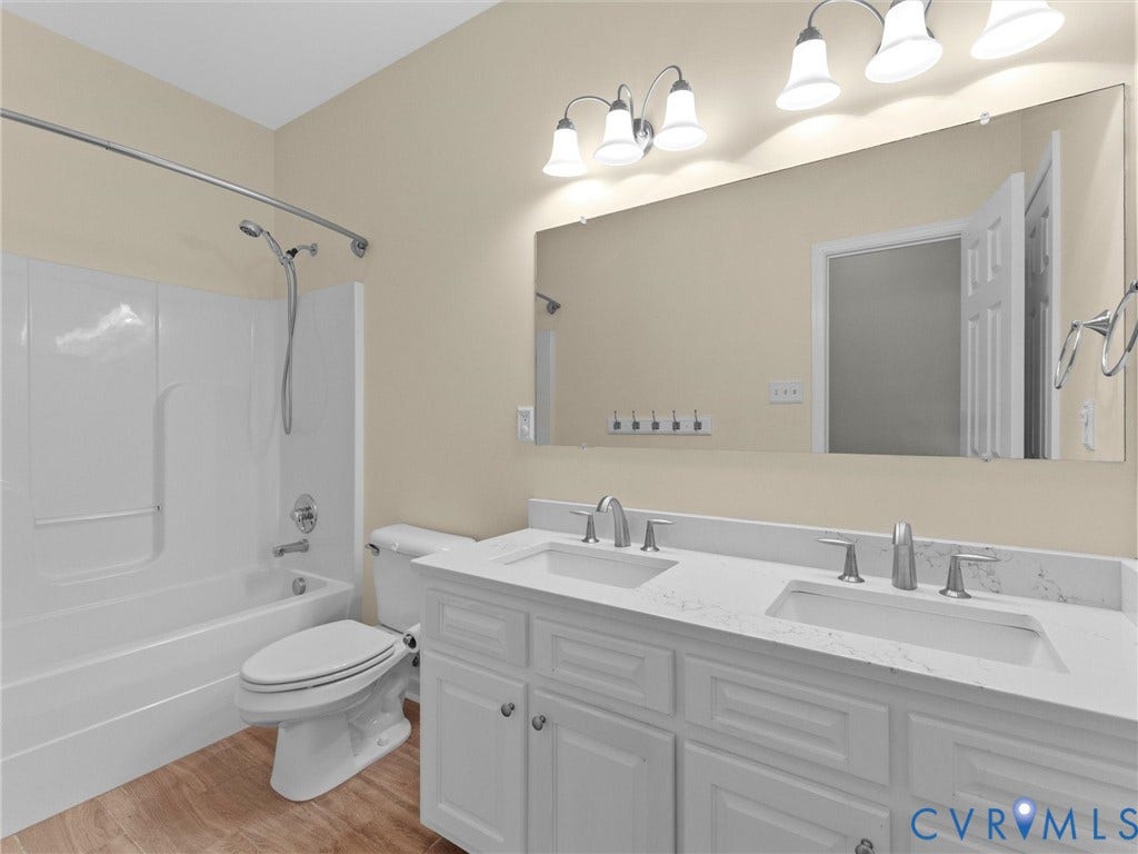 2354 Camelback Road, Maidens, VA 23102 Full hall bathroom