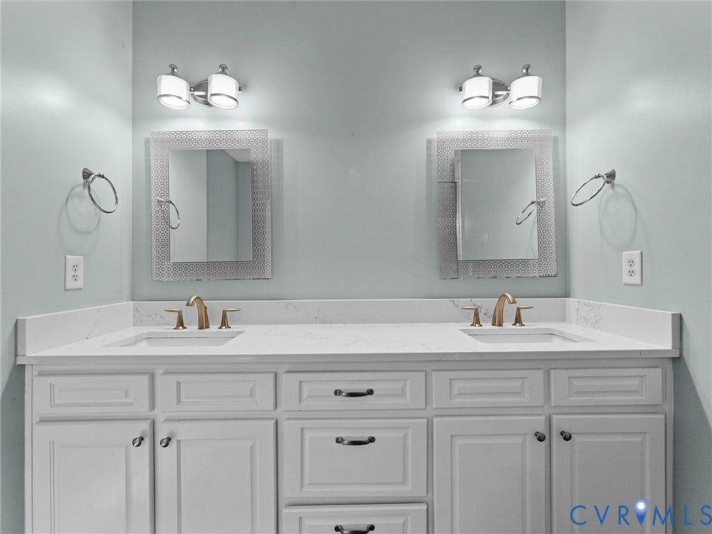 2354 Camelback Road, Maidens, VA 23102 Double vanity