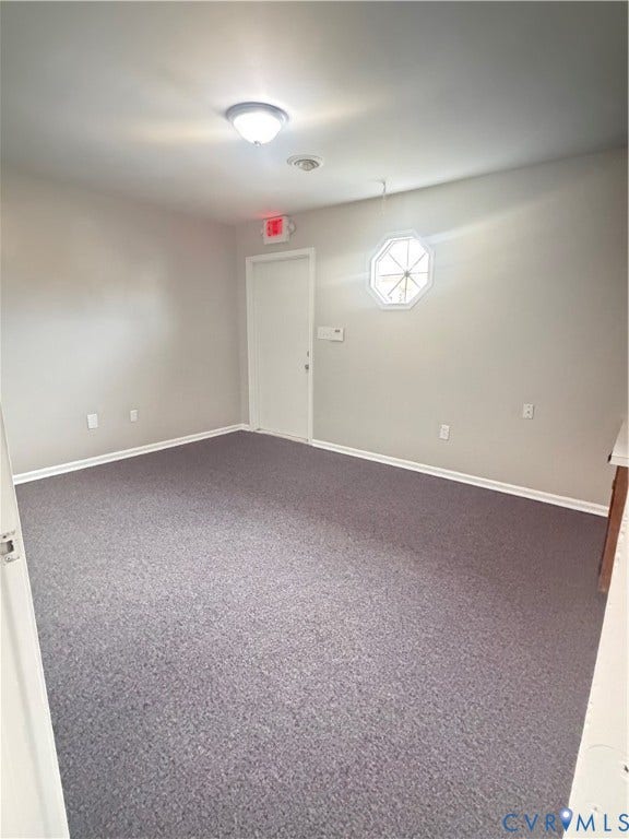 510 S Sycamore Street, Petersburg, VA 23803 Carpeted flooring, octagonal window, white interior door, ceiling-mounted light fixture, white trim