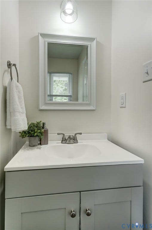 14 Redbridge Terrace, Shendoah Hills, Chesterfield, VA 23236 Half bath downstairs at family entrance completes the first floor
