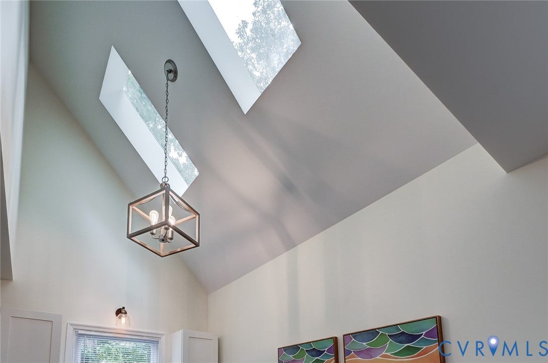 14 Redbridge Terrace, Shendoah Hills, Chesterfield, VA 23236 Soaring vaulted ceiling and skylights fill the eat-in area with natural light.