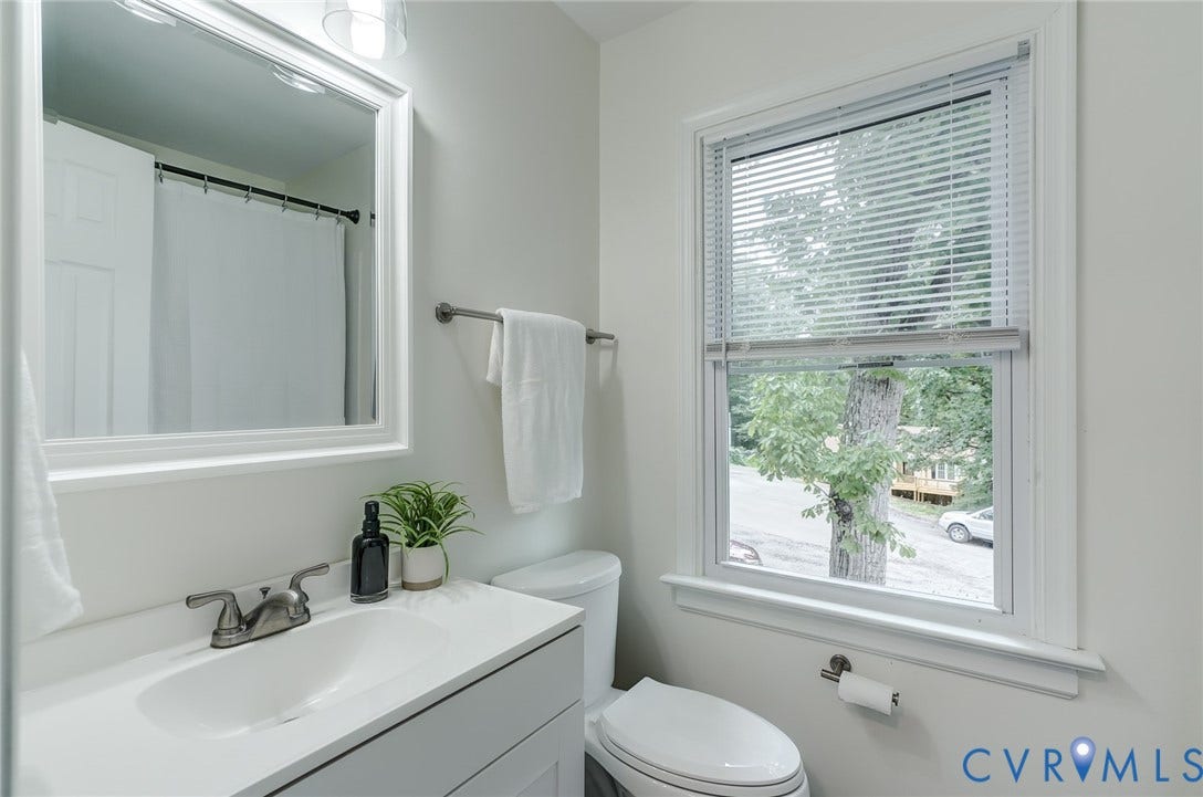 14 Redbridge Terrace, Shendoah Hills, Chesterfield, VA 23236 Full hall bath serving the secondary bedrooms with tub/shower combination and natural light.