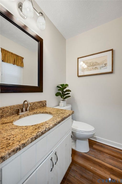 12411 Spring Run Road, Chesterfield, VA 23832 Powder Room