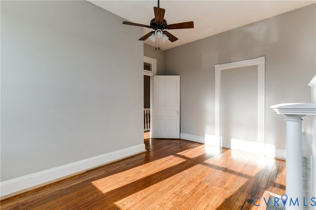 704 Chimborazo Boulevard, Chimborazo, Richmond, VA 23223 Hardwood flooring, ceiling fan, white trim, white paneled door, decorative mantel