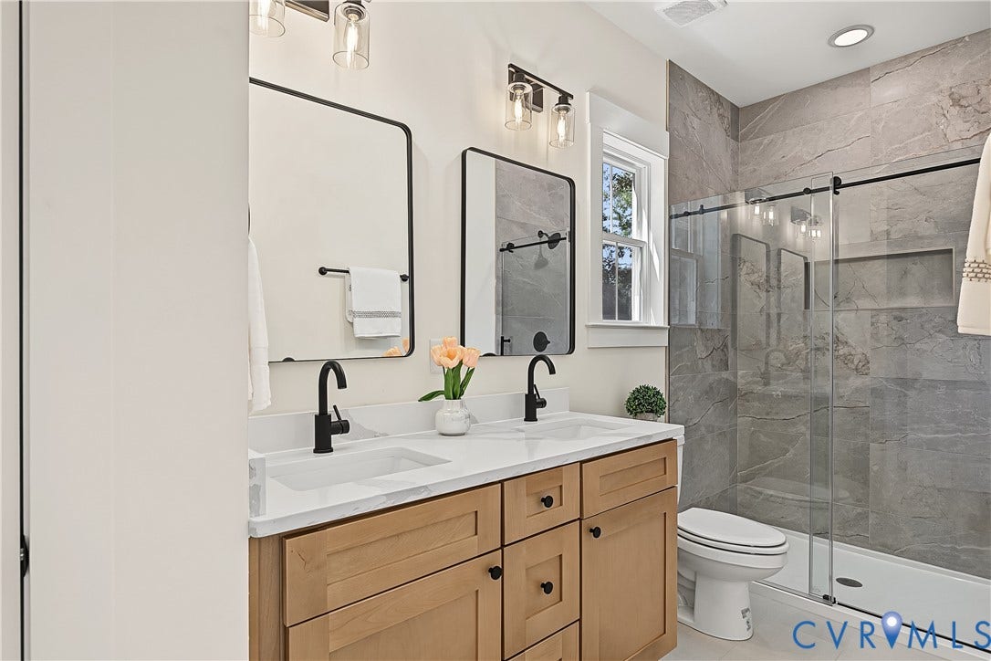 Dual vanity with undermount sinks and quartz-style countertops