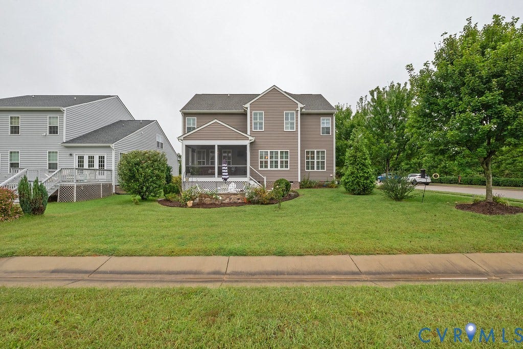 6301 Broad Sky Circle, Quiet, Mechanicsville, VA 23111 Spacious rear yard with a screened porch, well-maintained lawn, and established landscaping