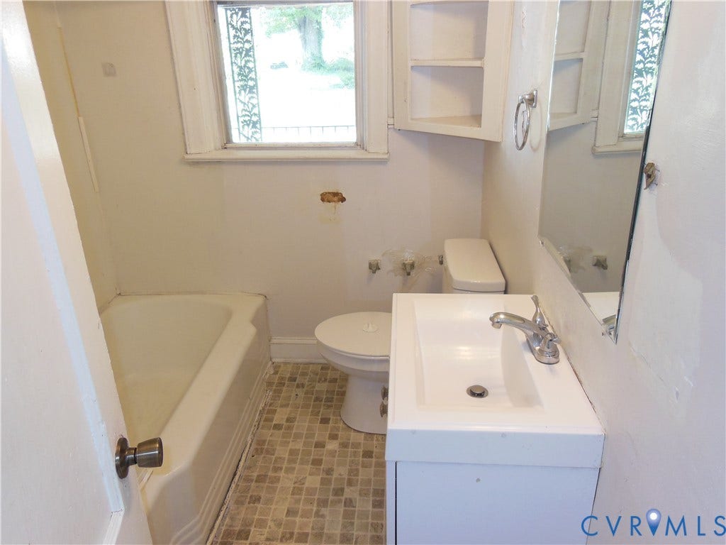 2120 Rhudy Street, Henrico, VA 23222 Hall Bathroom on 1st
Level with tub and vanity