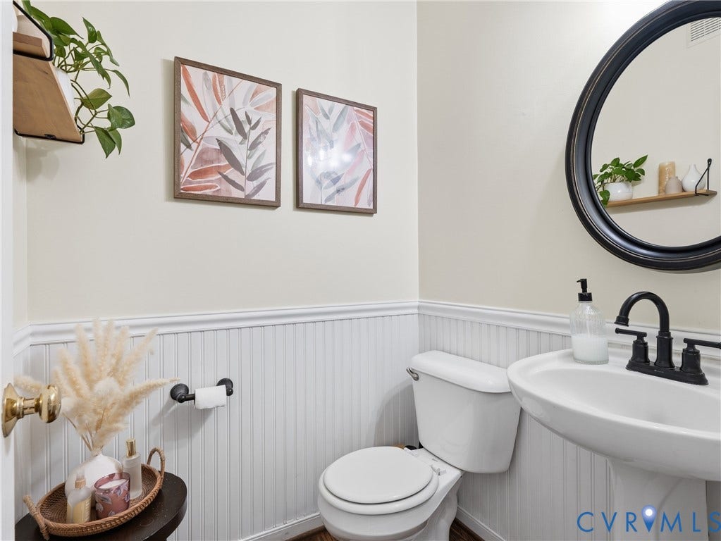 10837 Kilpatrick Lane, Glen Allen, VA 23059 1st floor 1/2 BATHROOM