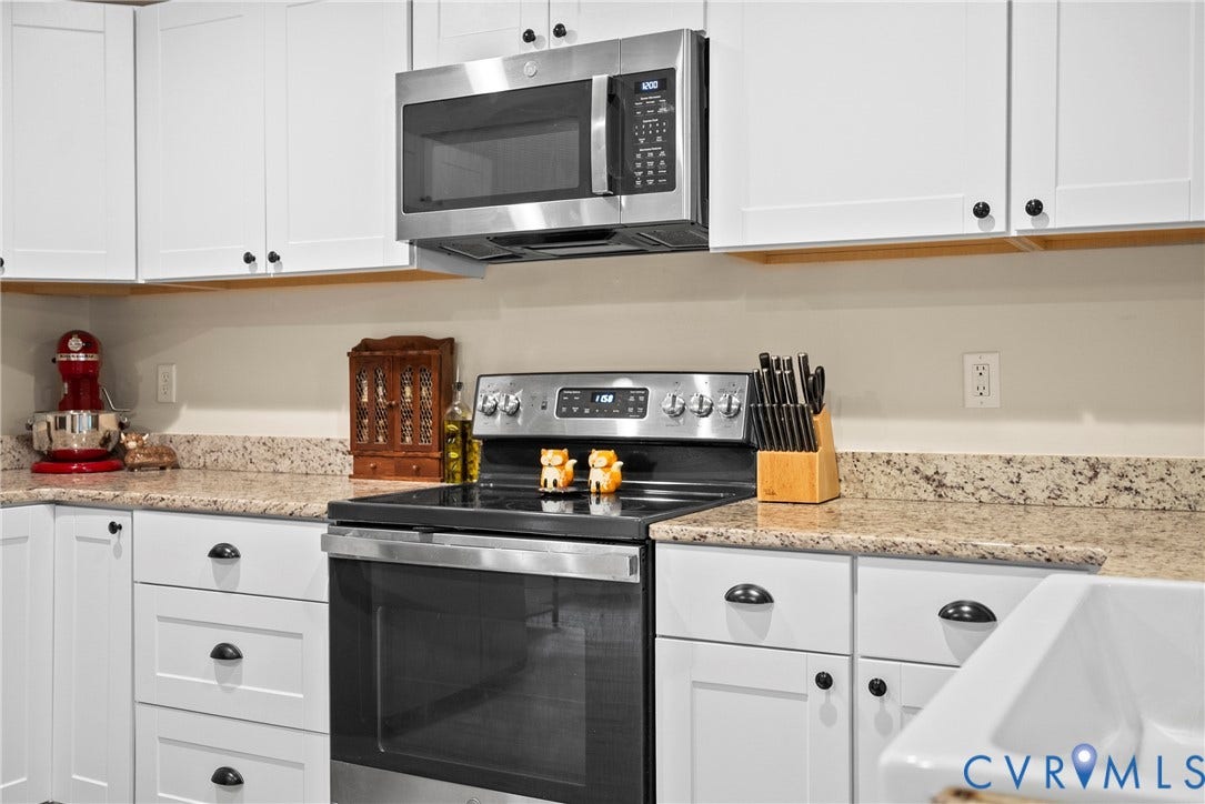 6626 Jackson Road, Quinton, VA 23141 Stainless steel appliances and ample cabinet space complete this well-equipped kitchen.