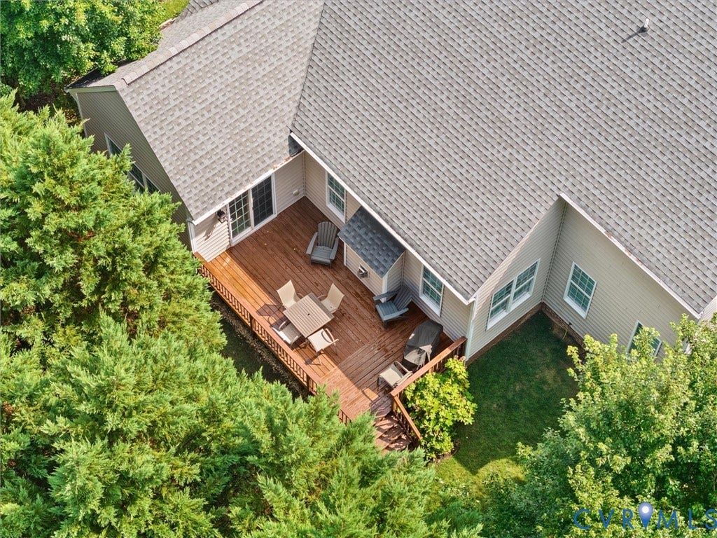 1663 Centerville Parke Lane, The Parke At Centerville, Manakin Sabot, VA 23103 Expansive wood-finish deck with railing and stairs, offering multiple access points from the home