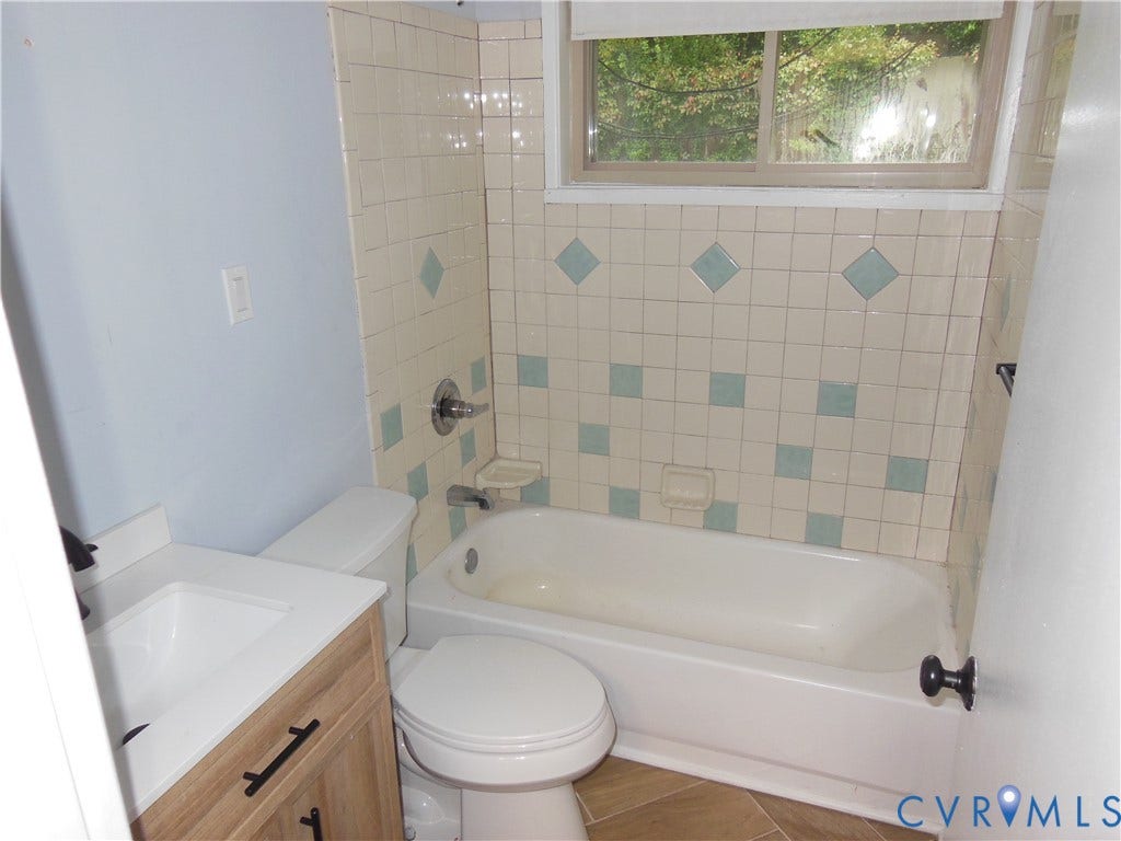 Hall Bathroom - 1st Floor