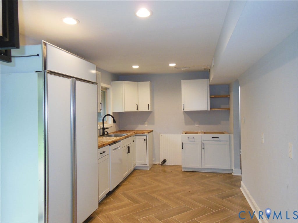 Eat-In Kitchen