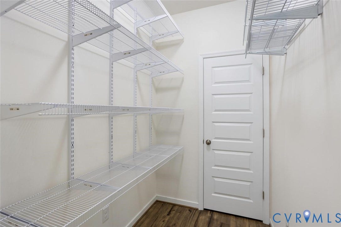 10420 Perennial Drive, Ridgefield Green Townhome, Henrico, VA 23233 Adjustable wire shelving system