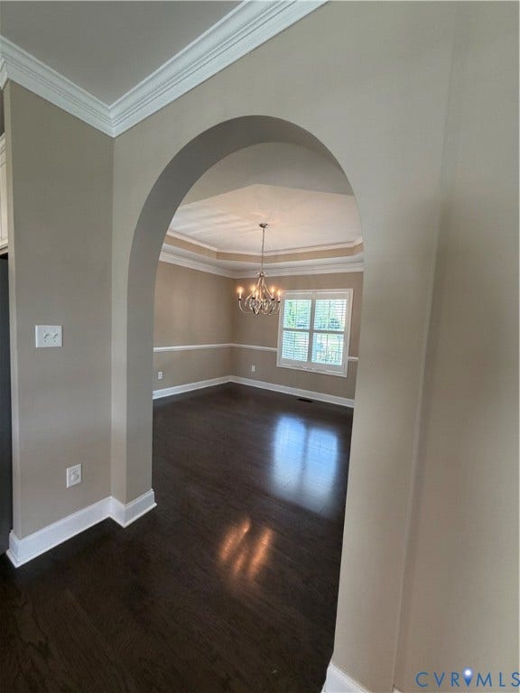 12146 Elnora Lane, Glen Allen, VA 23059 Arched entry with crown molding