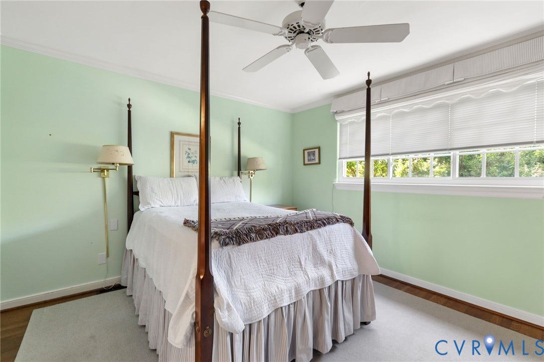 505 N Hamilton Street, #F, Richmond, VA 23221 Wood-finish flooring with an area rug, a ceiling fan with integrated lighting, crown molding, and a window with blinds