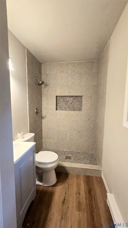 3807 Mooring Way, Chester, VA 23831 Walk-in shower with tiled walls, integrated shower niche, and a pebble-finish shower pan