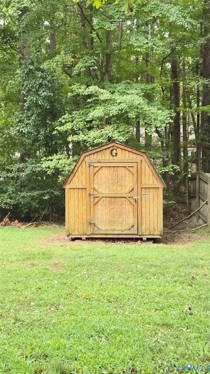 3807 Mooring Way, Chester, VA 23831 Wood-sided storage shed with a gambrel roof and double barn doors