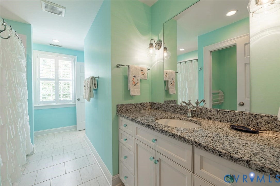 Jack and Jill Bathroom attached to the 5th bedroom