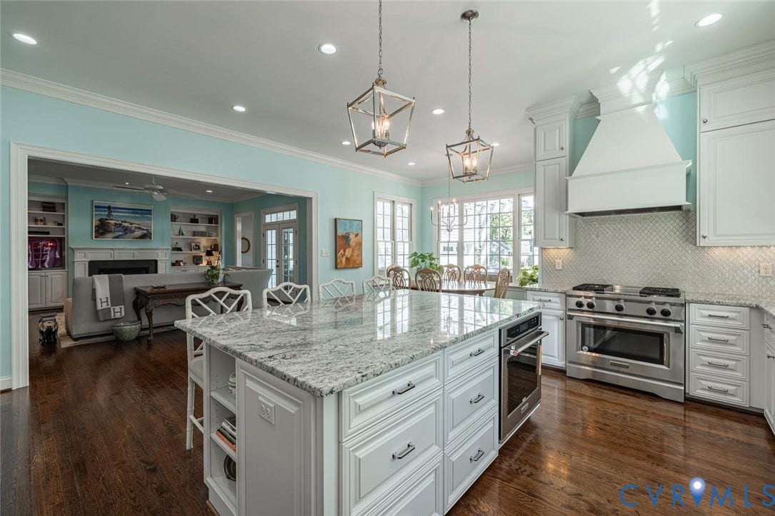 Lovley lantern-style pendants over island