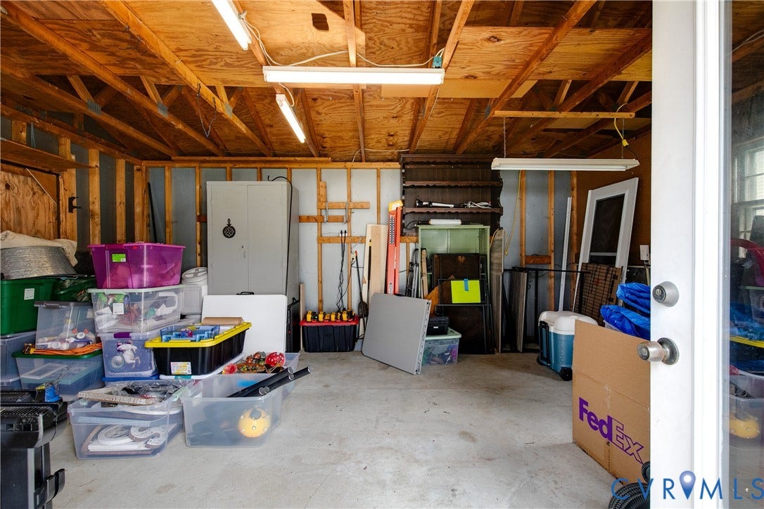Detached garage space - electricity is there!