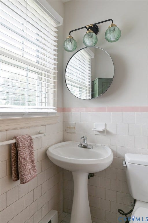 Primary half bath en suite
