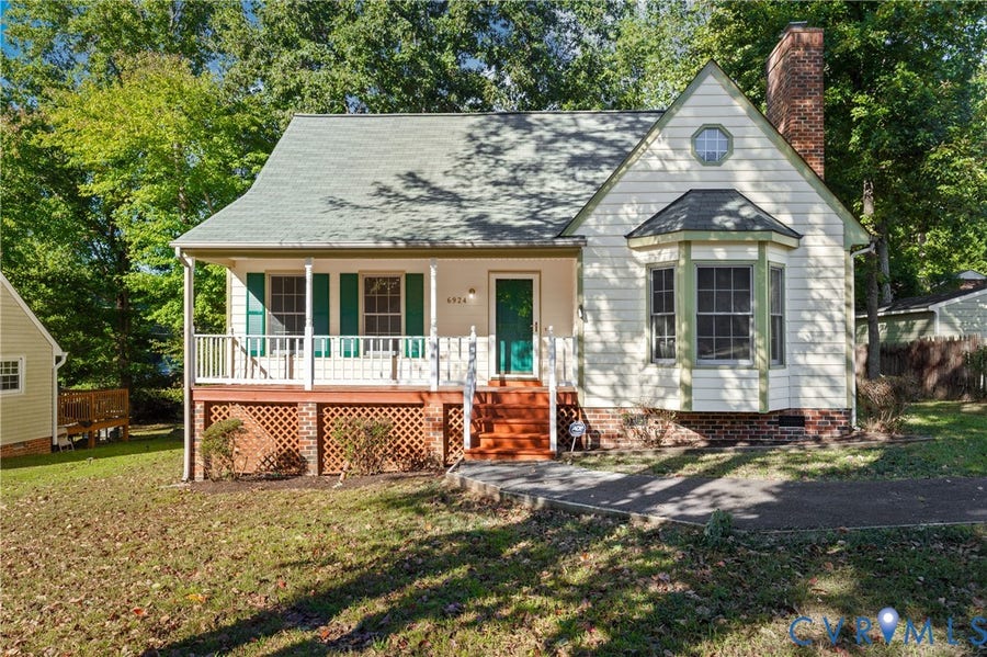 Property photo for 6924 Mason Woods Drive, North Chesterfield, VA