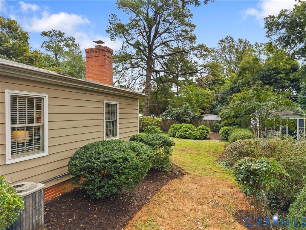 1113 E Durwood Crescent, Tuckahoe Area, Henrico, VA 23229 Beige horizontal siding with white trim windows