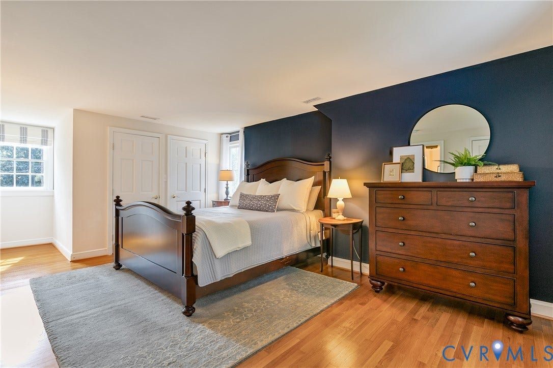 Upstairs primary bedroom