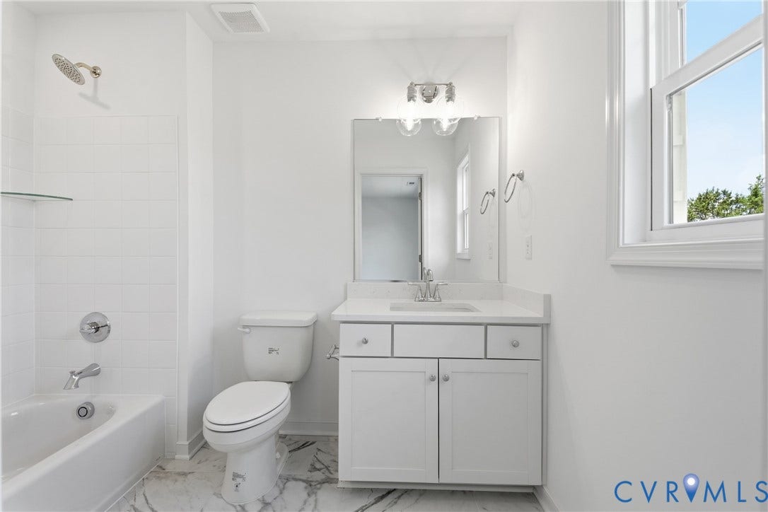 4013 Robins Ridge Drive, Tuckmar Farm, Moseley, VA 23120 Bedroom 2 ensuite bathroom