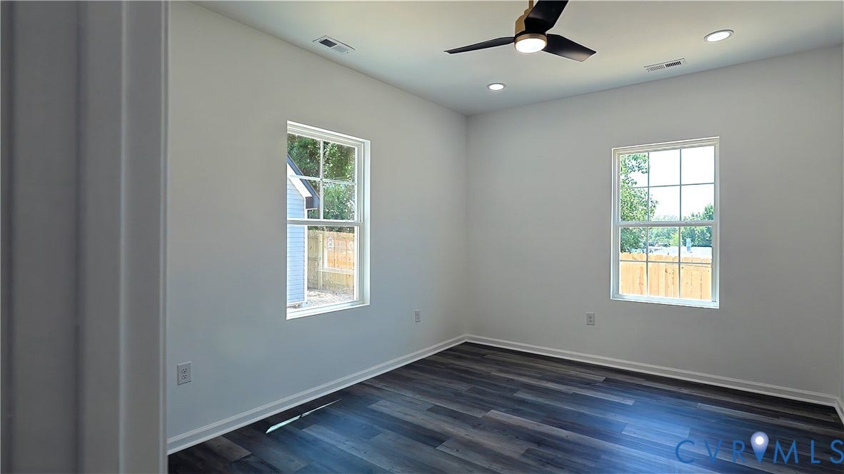 326 Mars Street, Petersburg, VA 23803 Recessed lighting, ceiling fan, wood-finish flooring, and dual windows