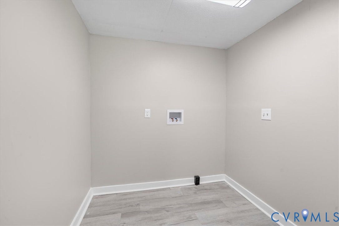 115 Mount Airy Lane, Cumberland, VA 23040 Neutral-toned wall paint with white trim