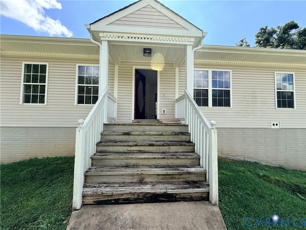 2091 Anderson Highway, Powhatan, VA 23139 Covered front porch/entrance