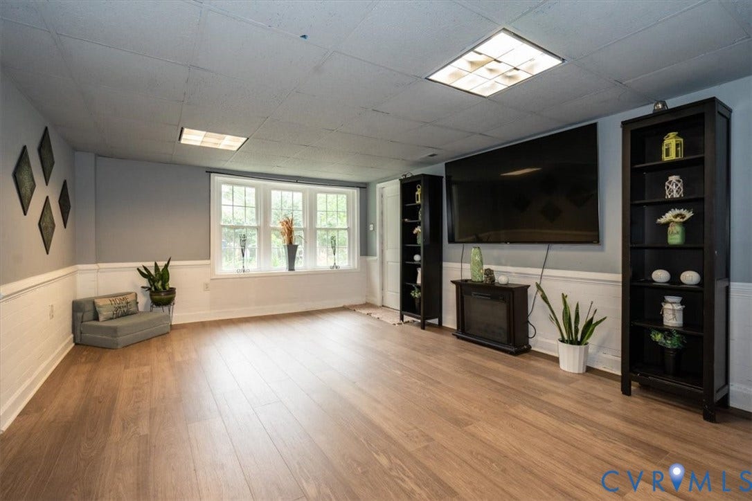 5510 Alberta Road, Stanwick, Midlothian, VA 23832 Spacious room featuring wood-finish flooring, wainscoting, and recessed lighting