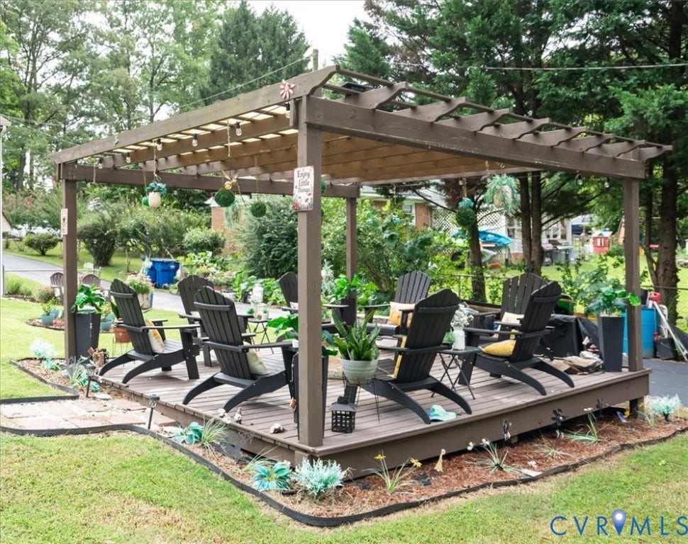 5510 Alberta Road, Stanwick, Midlothian, VA 23832 Expansive wood pergola with a wood deck platform