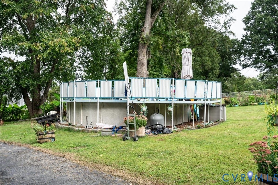 5510 Alberta Road, Stanwick, Midlothian, VA 23832 Expansive backyard featuring a lush lawn and an above-ground pool with a surrounding deck