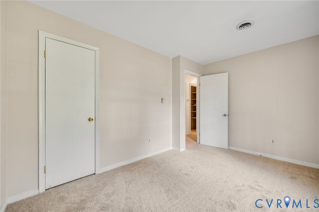 Neutral tone wall color with carpet flooring