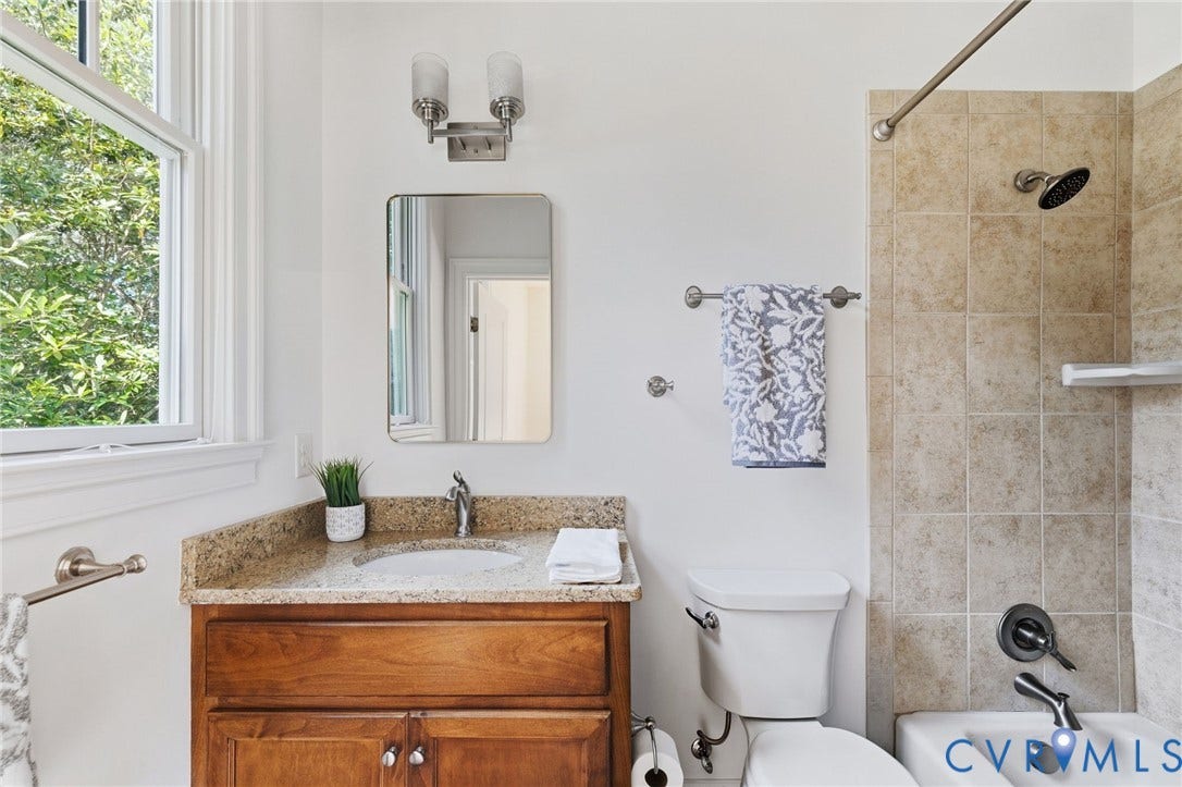 Main Level Guest Suite Full Bath