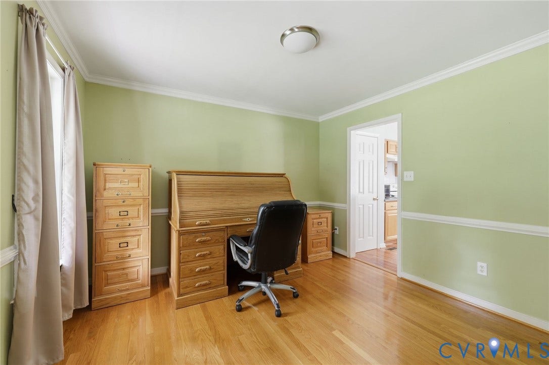 Hardwood flooring, crown molding, chair rail, and recessed lighting