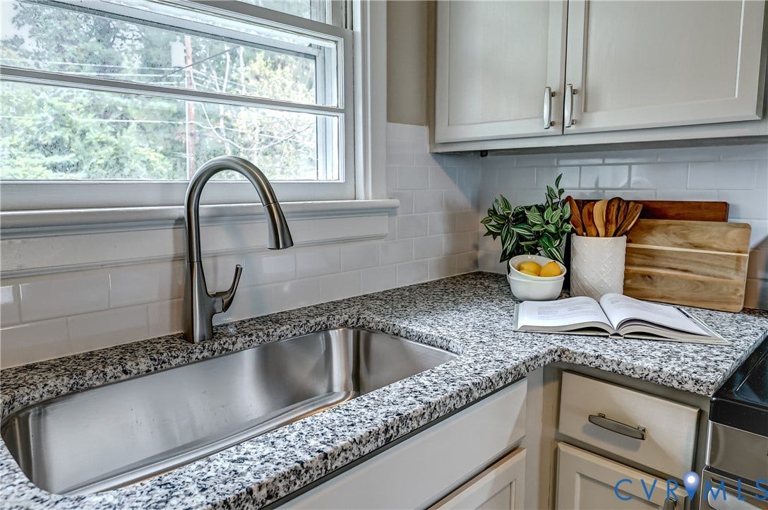 Oversized, single-bowl sink and goose neck fixture make pot cleaning effortless