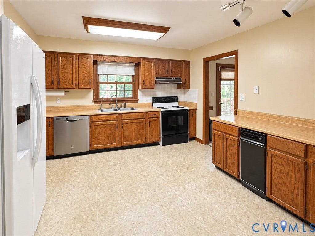 8636 Shadymist Drive, North Chesterfield, VA 23235 Cabinets!! Cabinets!! Cabinets!!