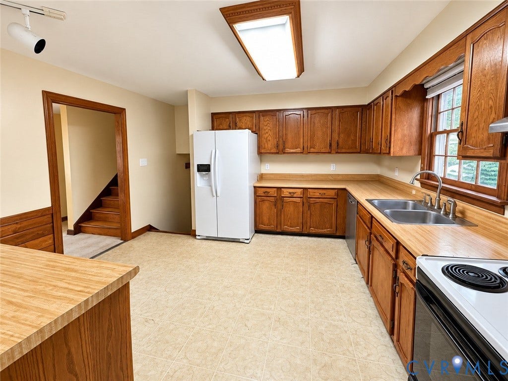 8636 Shadymist Drive, North Chesterfield, VA 23235 Tons of storage