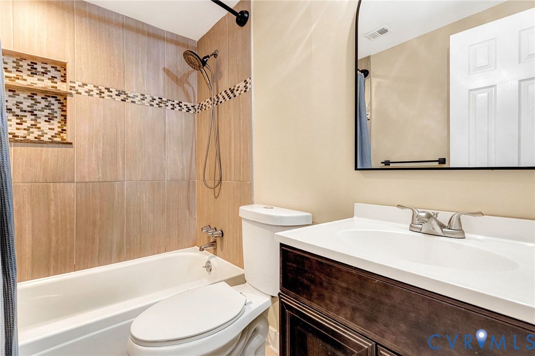 7 Fairhaven Lane, Hamlet Condominium, Henrico, VA 23228 Hallway full bathroom