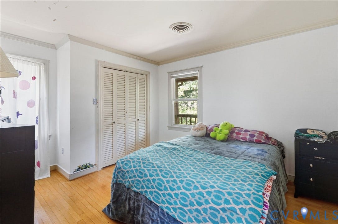 Hardwood flooring, crown moulding, closet.