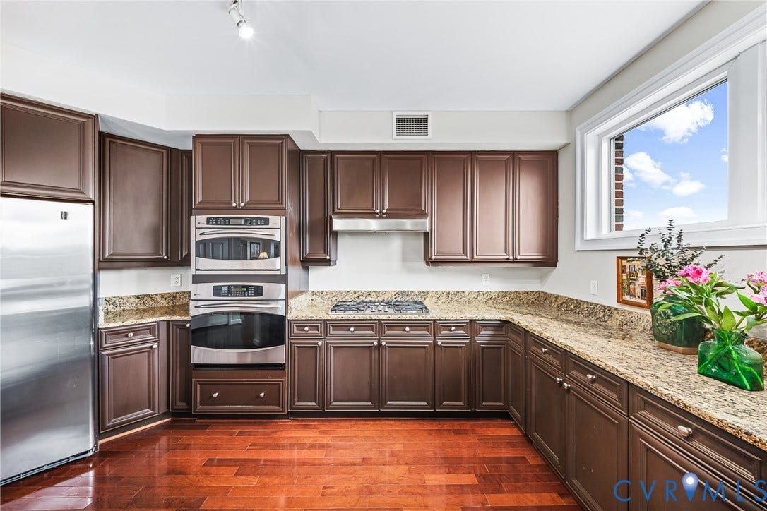 4820 Old Main Street, #503, Sky Line Condo, Richmond, VA 23231 Custom cabinetry, granite countertops, stainless steel appliances, wood-finish flooring, and a large window
