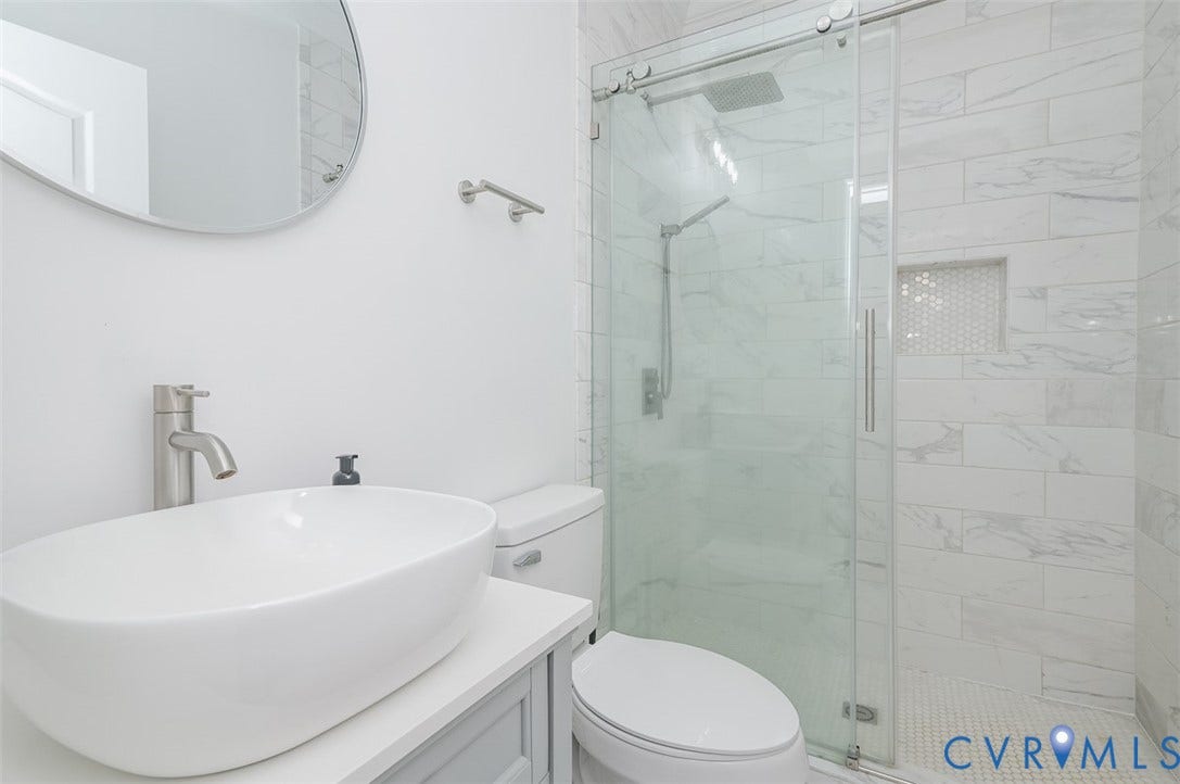 2686 Dogtown Road, Goochland, VA 23063 Updated hall bath.