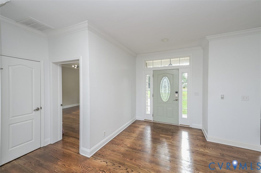 2686 Dogtown Road, Goochland, VA 23063 Front door with leaded glass, transom window and side lights.