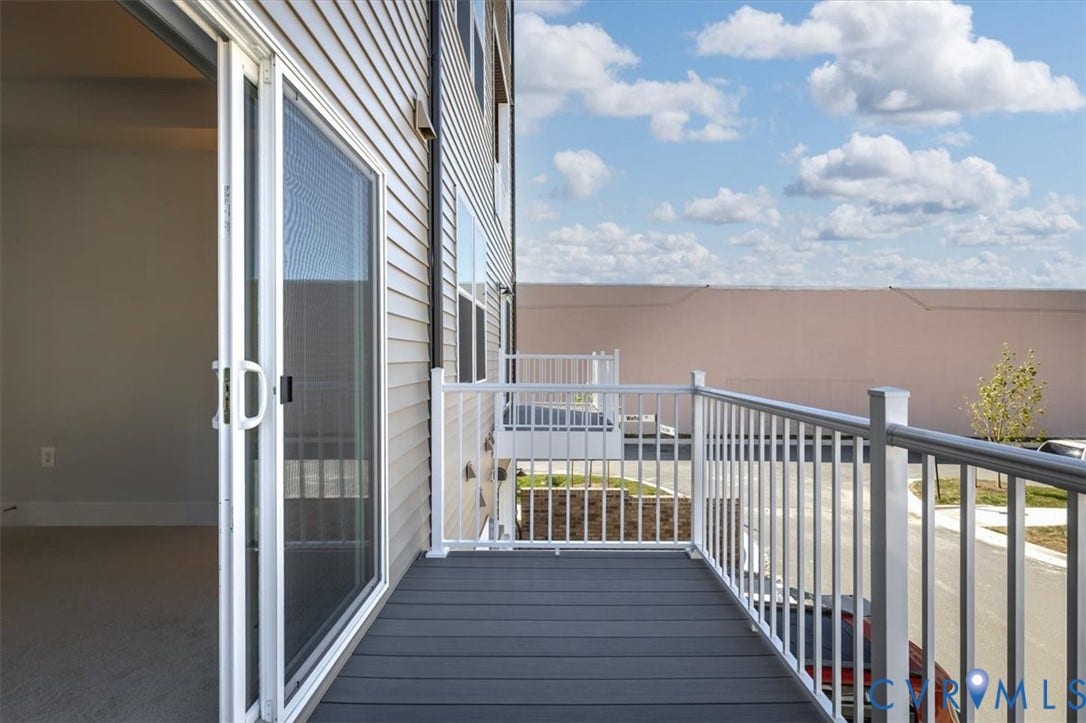 9690 Turning Point Dr, #A, 4E300, Glen Allen, VA 23059 Balcony featuring a composite deck, white metal railings, and a sliding glass door with screen