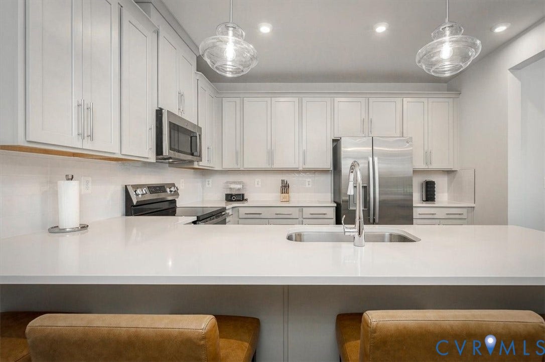 9690 Turning Point Dr, #A, 4E300, Glen Allen, VA 23059 Kitchen featuring white cabinetry, stainless steel appliances, a large island with an undermount sink, pendant lighting, and recessed ceiling lights