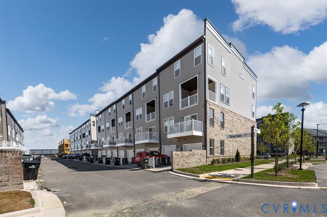 9690 Turning Point Dr, #A, 4E300, Glen Allen, VA 23059 Contemporary multi-story facade featuring brick and horizontal siding