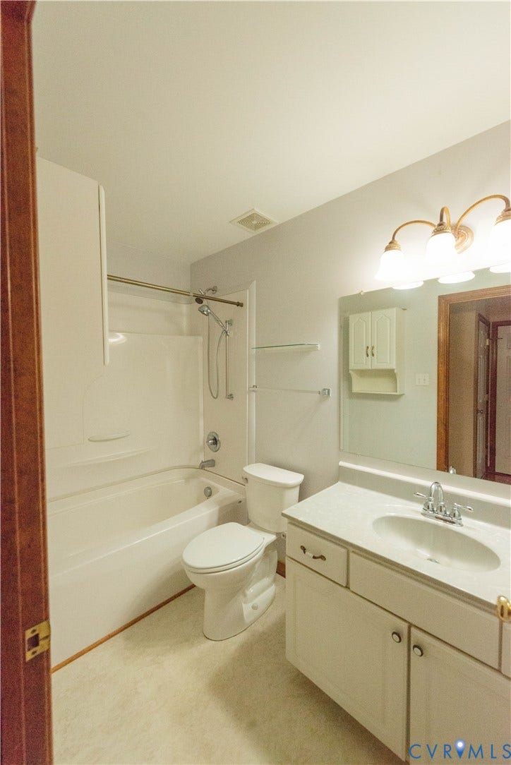 2561 Glenridge Court, Glenbrooke, Powhatan, VA 23139 Hall Bath with tub/shower